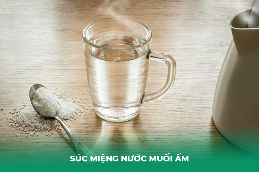 Súc Miệng Nước Muối Ấm