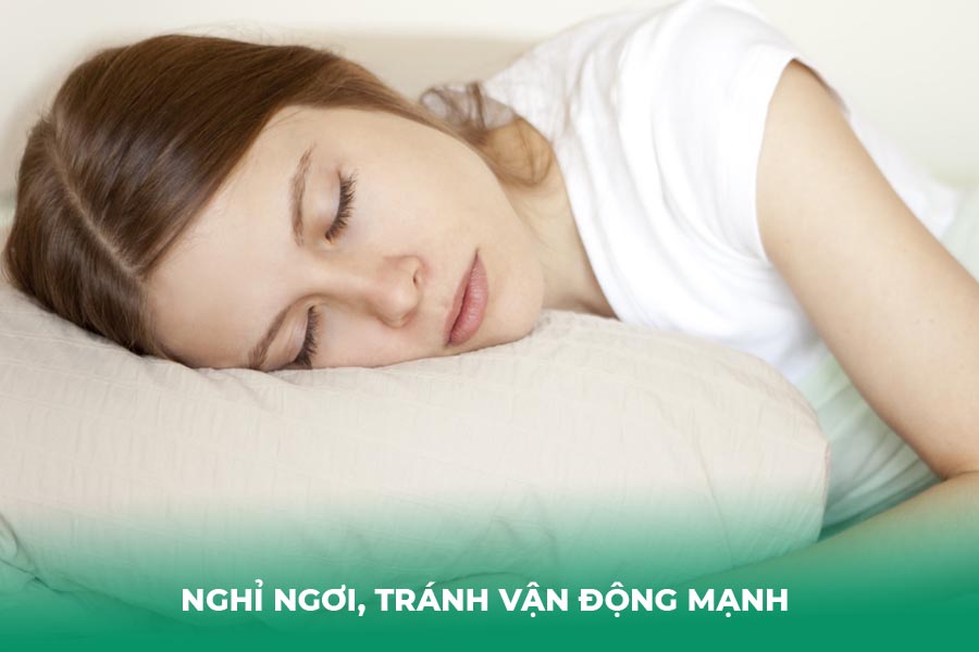 Nghỉ ngơi, tránh vận động mạnh 